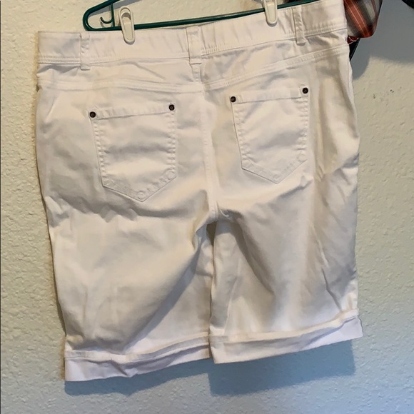 Shorts - Picture 2 of 3